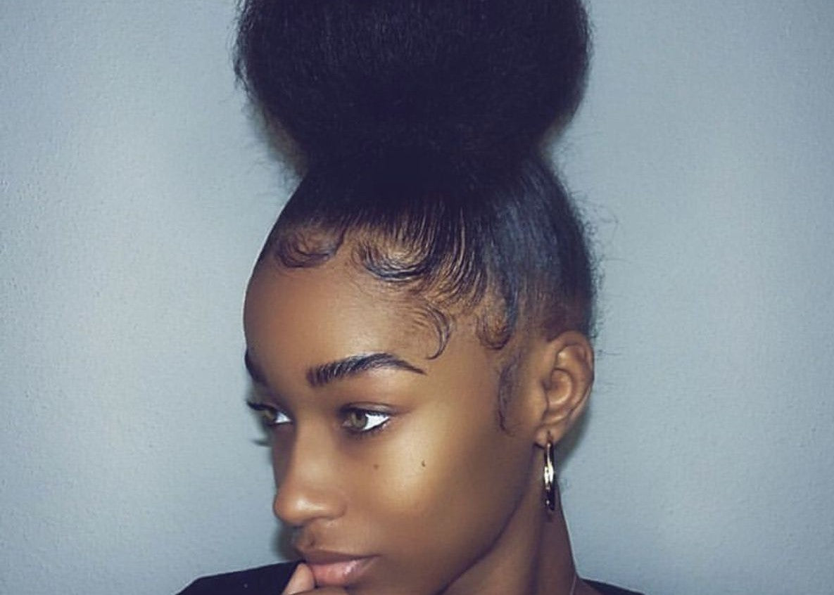 Comment faire un chignon à nœud supérieur : Tutoriels pour réaliser 3 styles de chignon à nœud supérieur