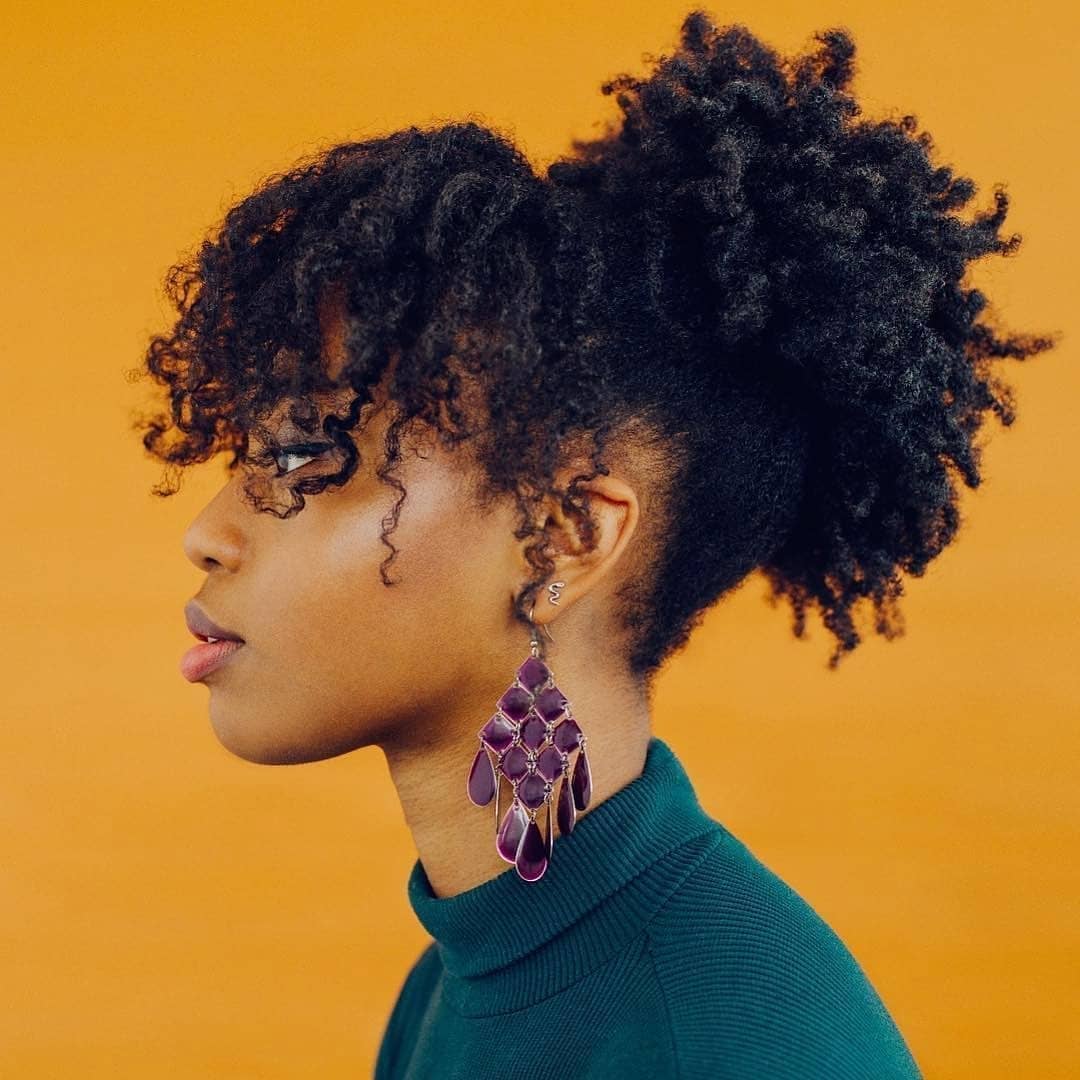 21 techniques pour obtenir des boucles définies pour les cheveux 3B – 4C