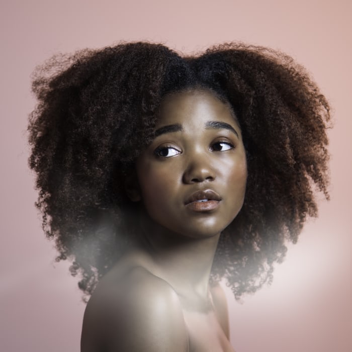 10 façons de faire pousser des cheveux naturels longs et sains